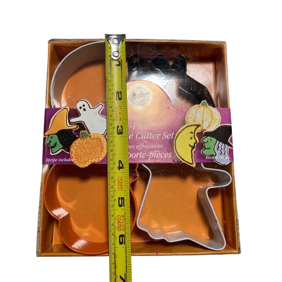 Wilton Spooky Shapes 4-Piece Metal Cookie Cutter Set Halloween Theme 1998 - Picture 6 of 6